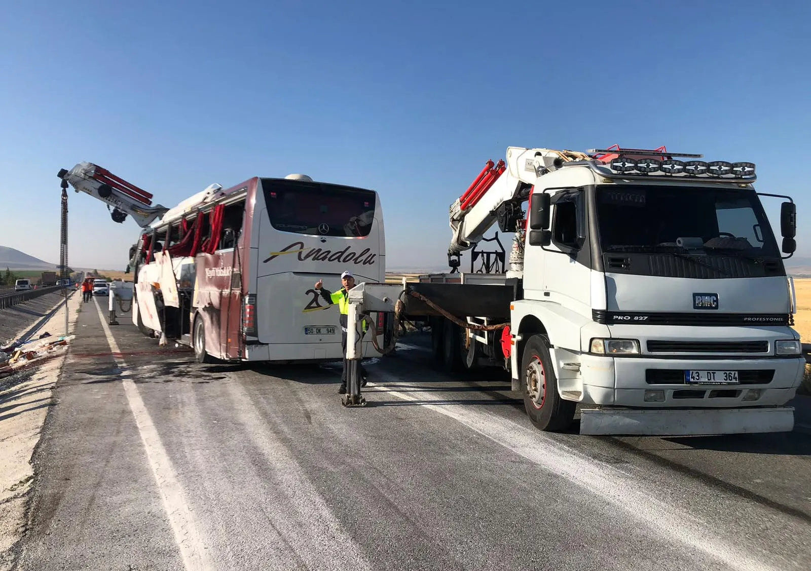 Kütahya yolunda otobüs faciası 31 kişiyi hastanelik etti