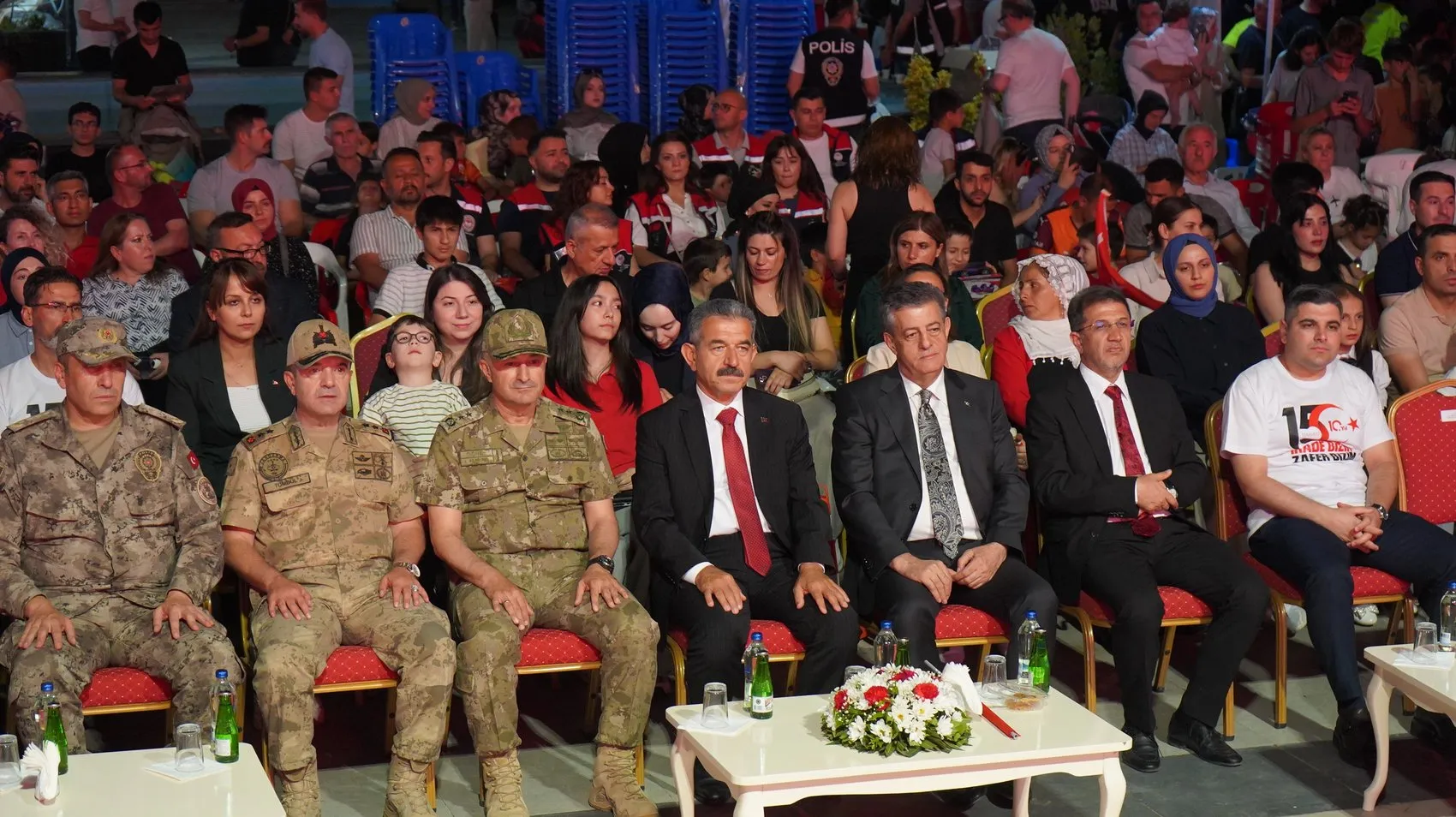 Şırnak 15 Temmuz için dev bayrakla yürüdü