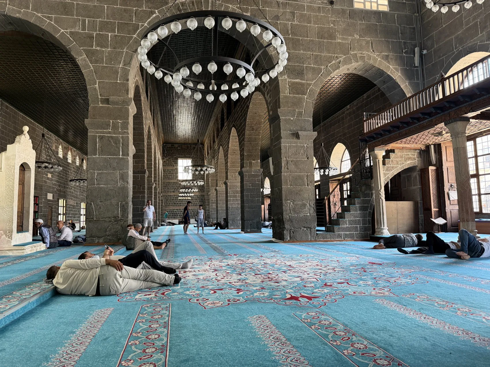 Diyarbakır'da termometreler kırılınca vatandaş camiye sığındı