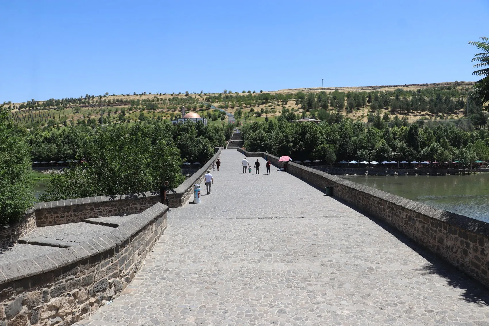 Diyarbakır 40 dereceyi aşan sıcaklıklarla eve kapandı