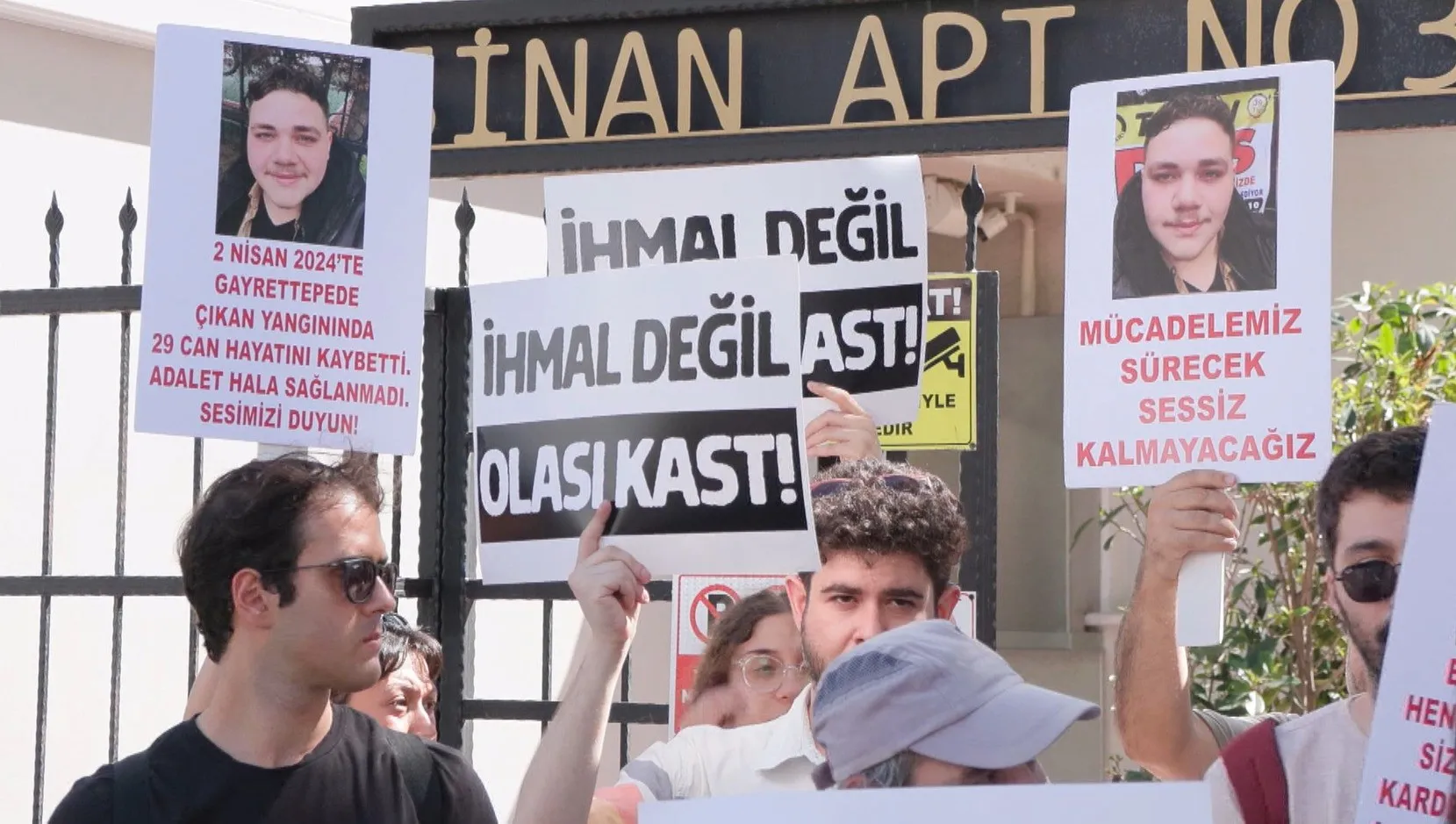 Beşiktaş’taki yangın faciasında aileler adalet nöbetine başladı