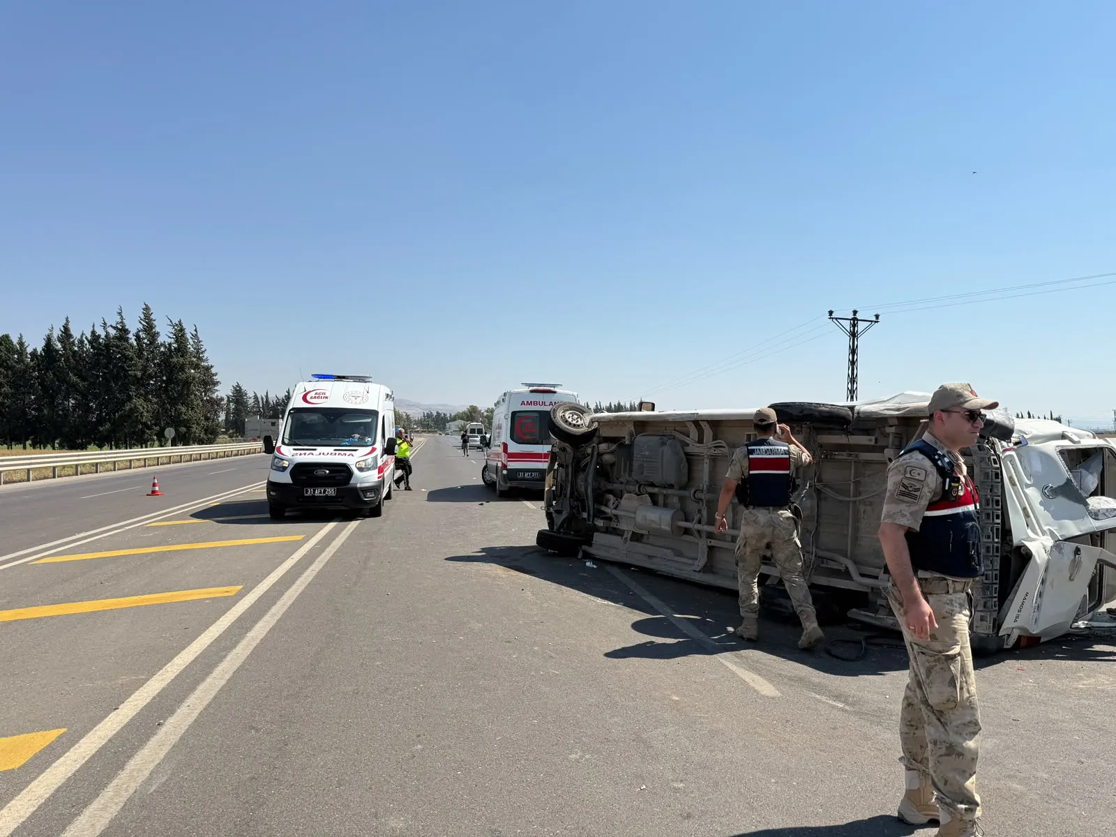 Reyhanlı yolunda tarım işçilerini taşıyan minibüs kaza yaptı