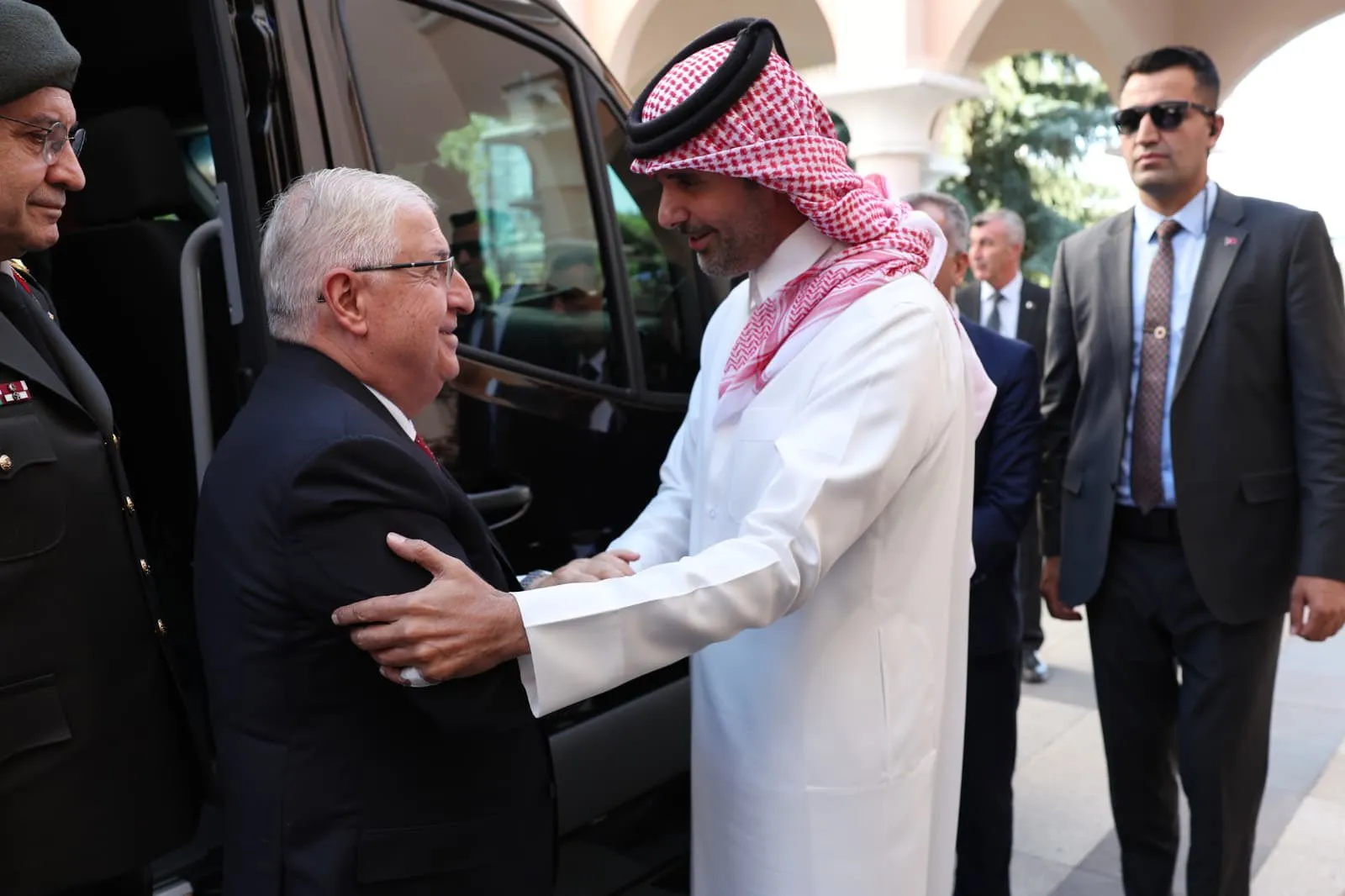 Bakan Güler Katar Büyükelçiliğinde taziye ziyareti yaptı