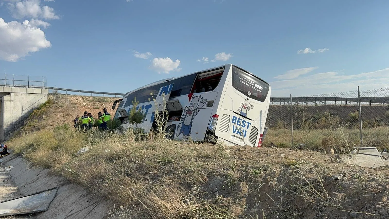 Aksaray yolunda otobüs faciası 40 kişi yaralandı