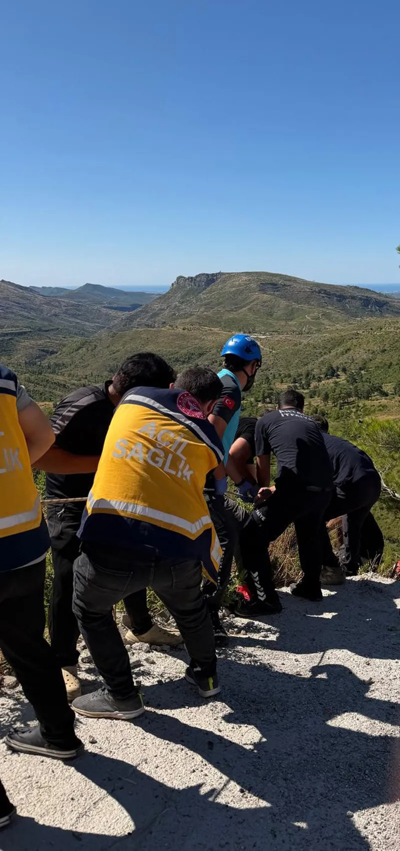 Antalya'da aile faciası Uçuruma yuvarlanan kamyonetten 5 ölü çıktı