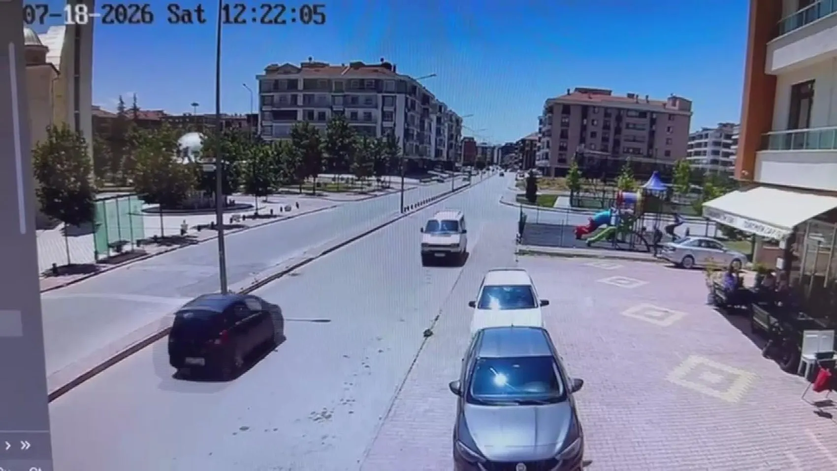 Konya’da trafiği hiçe sayan minibüs sürücüsü kameraya yakalandı