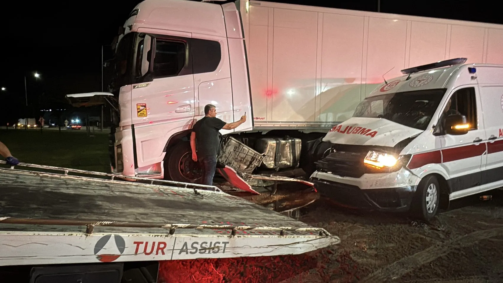 Samsun'da hasta taşıyan ambulansla TIR çarpıştı 6 yaralı