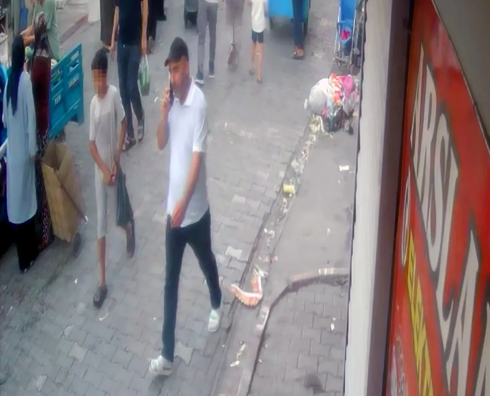 Adana'da pazarda yankesicilik için 12 yaşındaki çocuğu kullandı