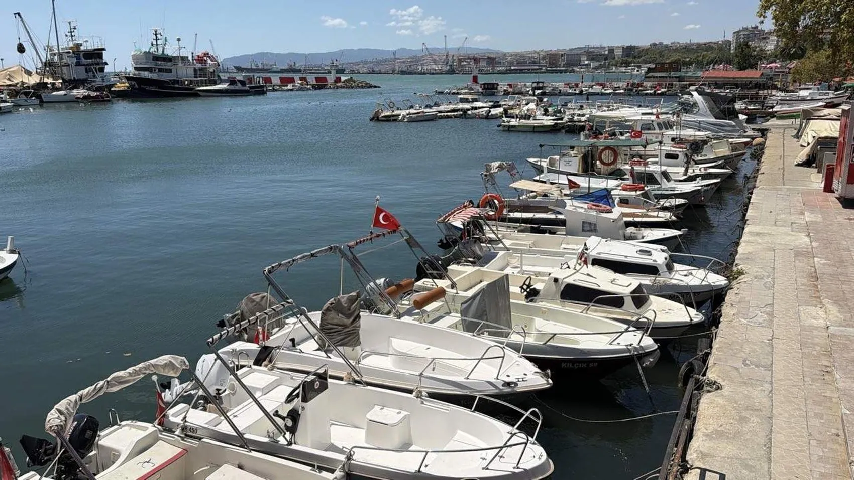 Tekirdağ sahillerinde fırtına alarmı Denize girmek yasaklandı