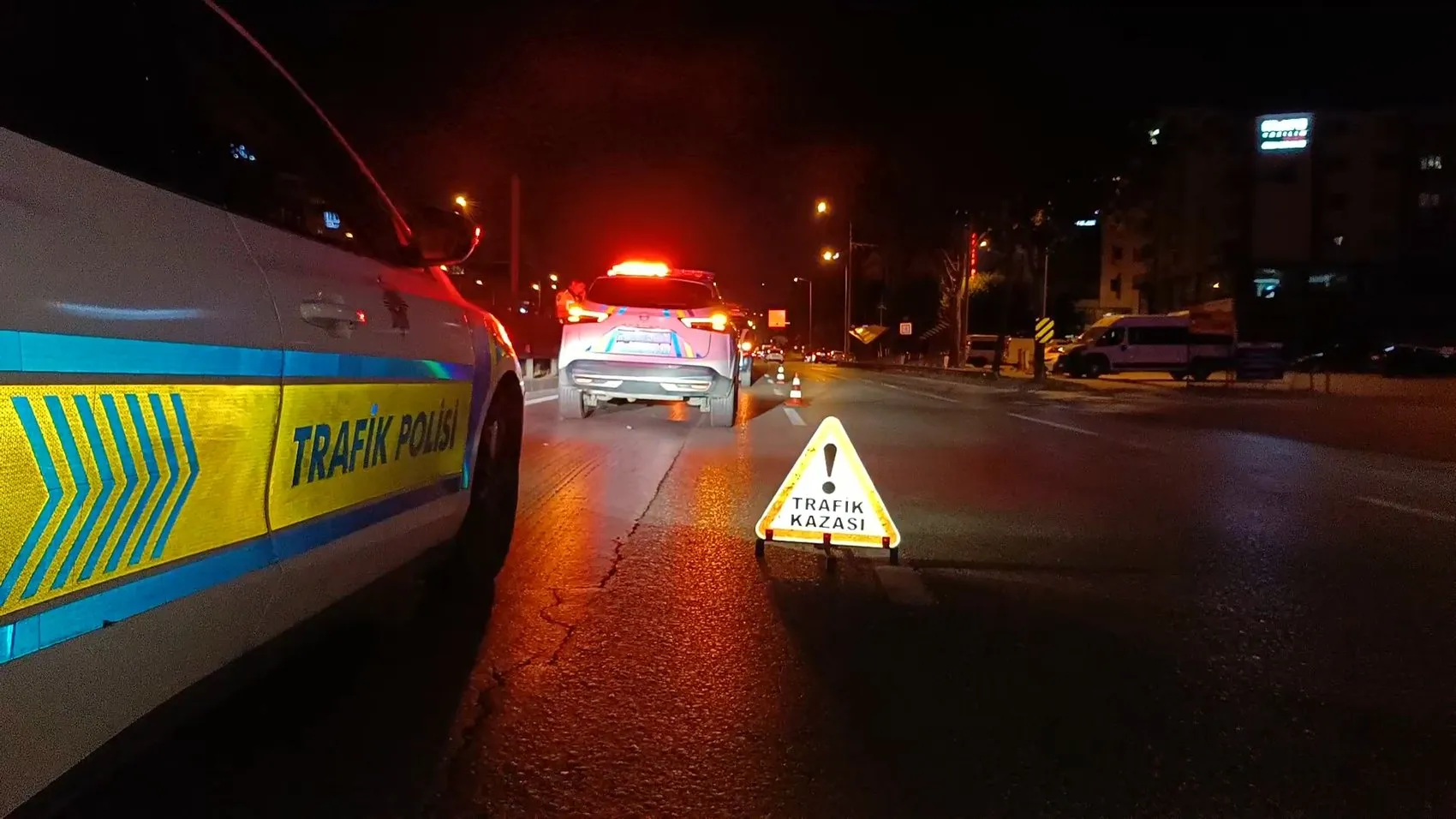 Nilüfer'de gece yarısı kaza Yaya ağır yaralandı