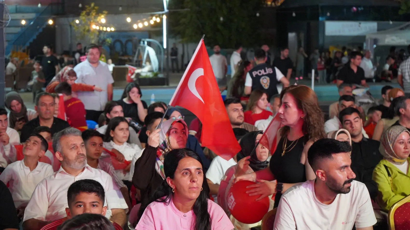 Şırnak 15 Temmuz için dev bayrakla yürüdü