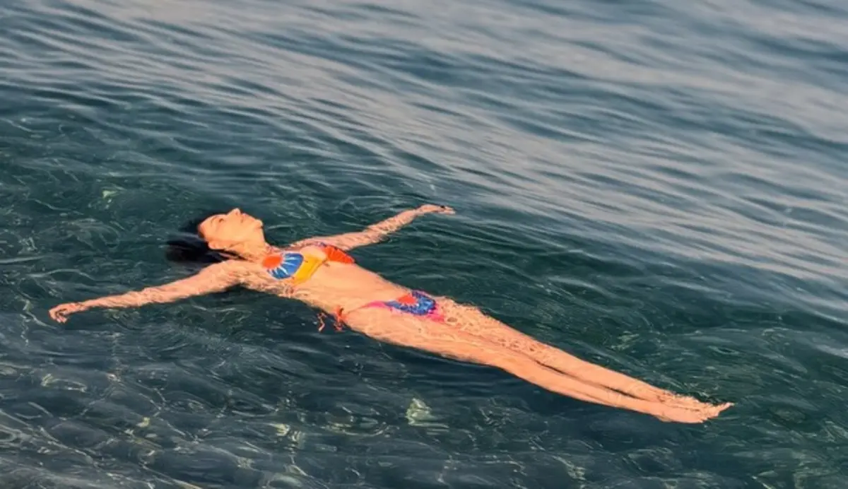 Kızılcık Şerbeti nin Kıvılcım ı Evrim Alasya tatilde! Bikinili pozlarını peş peşe paylaştı 1