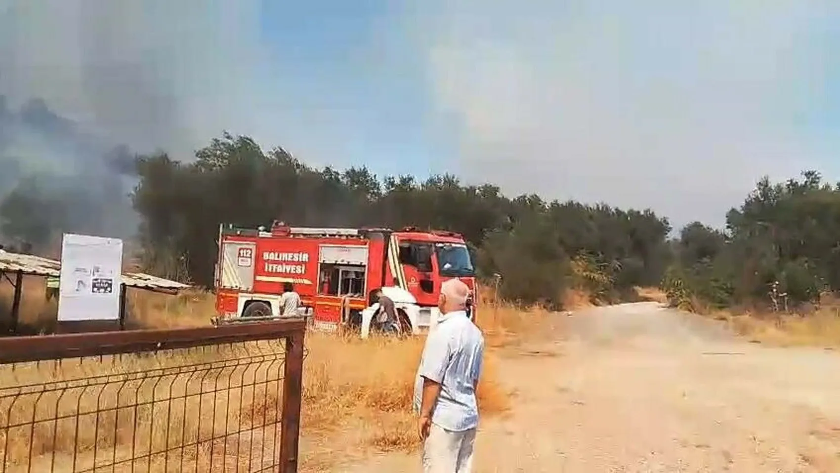 Balıkesir'de orman yangını paniği 210 ev tahliye edildi