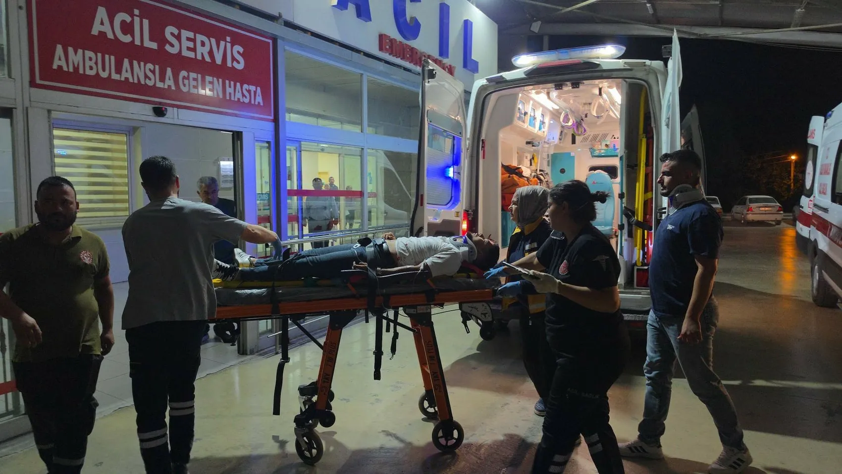 Adana Kozan'da üç araç birbirine girdi