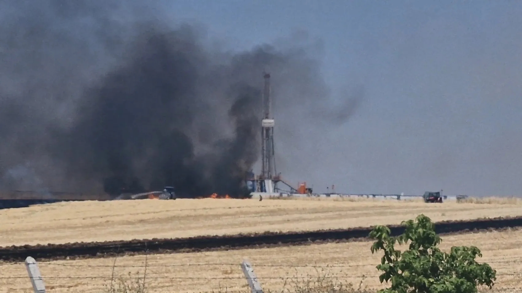 Diyarbakır'da petrol sahasına ramak kala söndürülen yangın