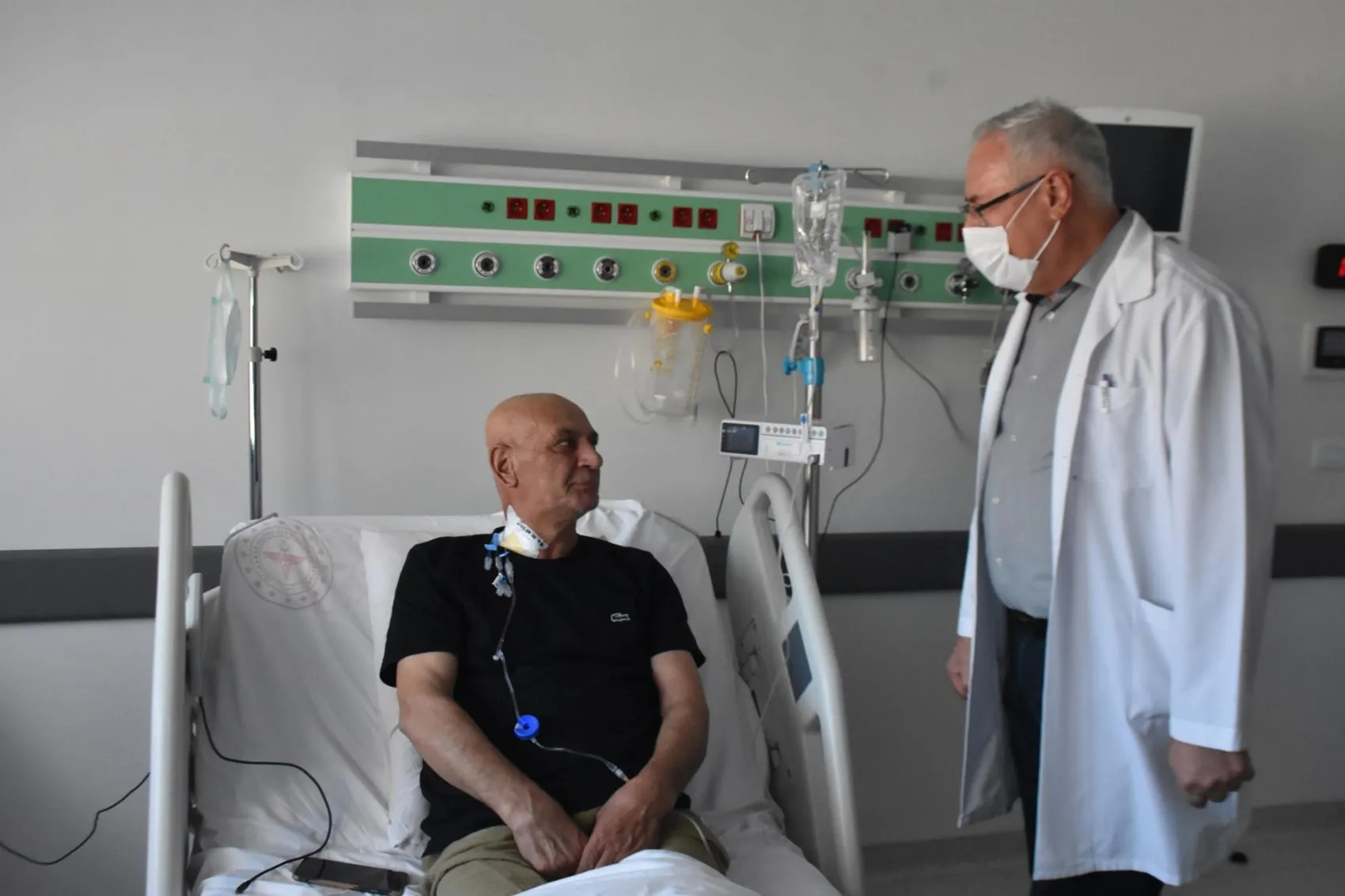 Eşini hastaneye götürdü, kendi hayatını kurtardı