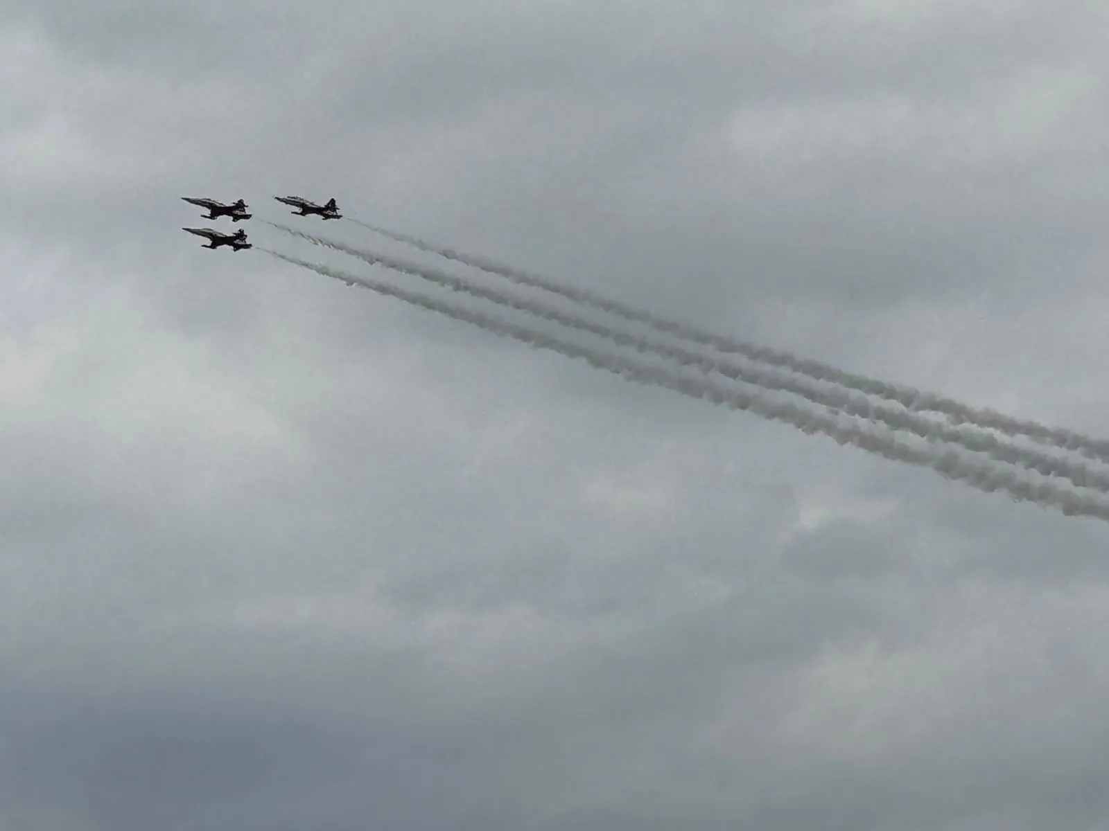 Türk Yıldızları Ankara semalarında NATO zirvesi için havalanıyor