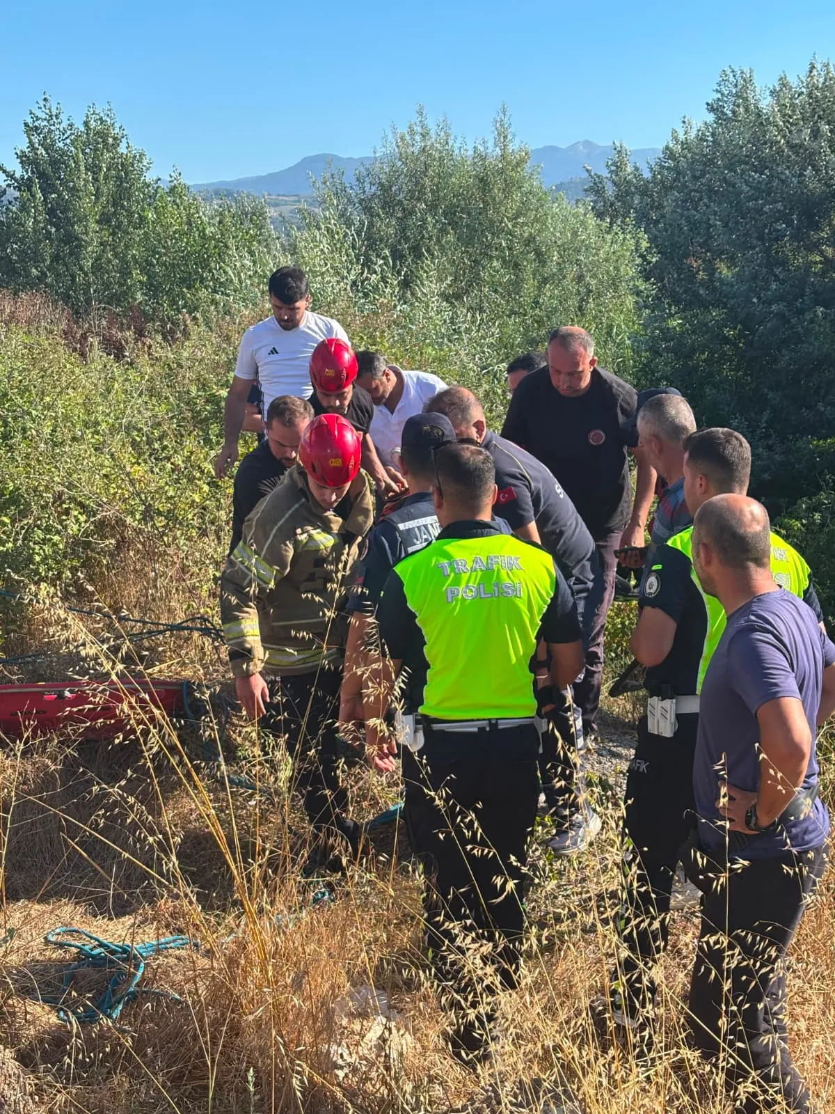 İnegöl girişinde motosiklet dere yatağına uçtu