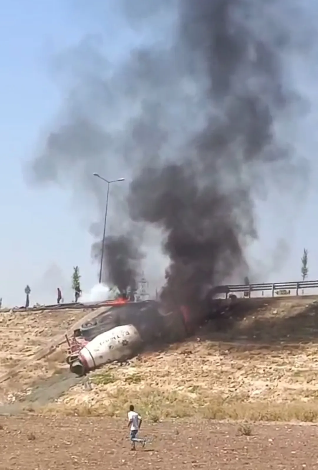 Batman'da beton mikseri şarampole uçtu ve alevler içinde kaldı
