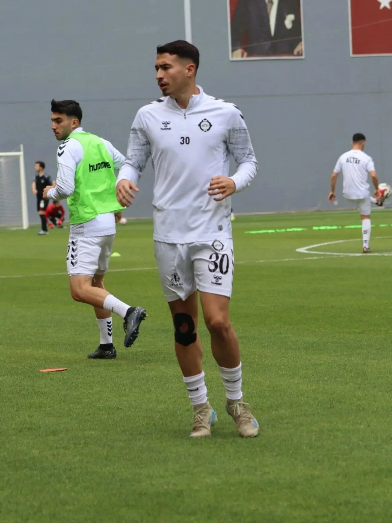 Altay'ın genç stoperi Yunus Efe yuvadan uçuyor