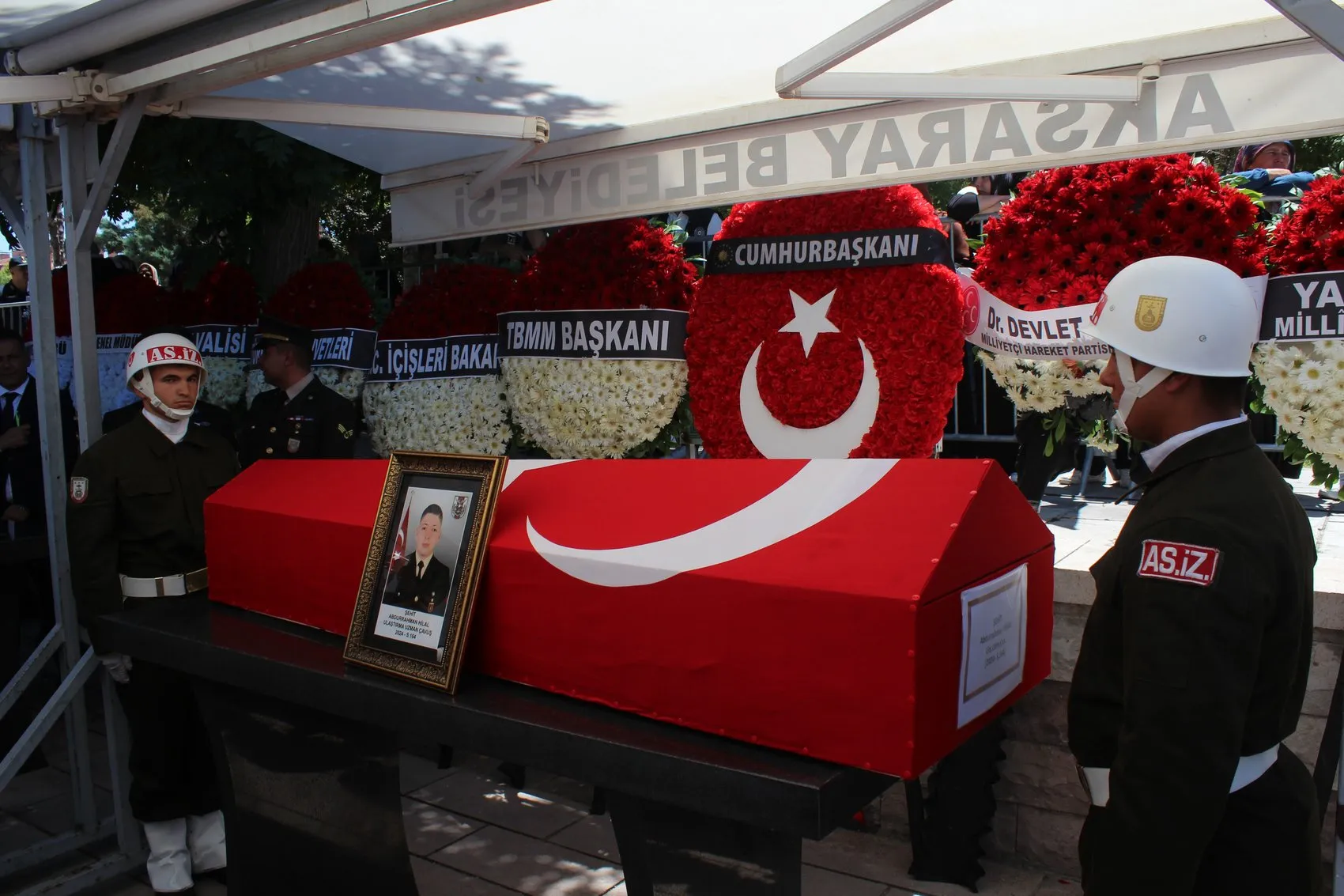 Aksaray şehidini binlerce kişiyle son yolculuğuna uğurladı
