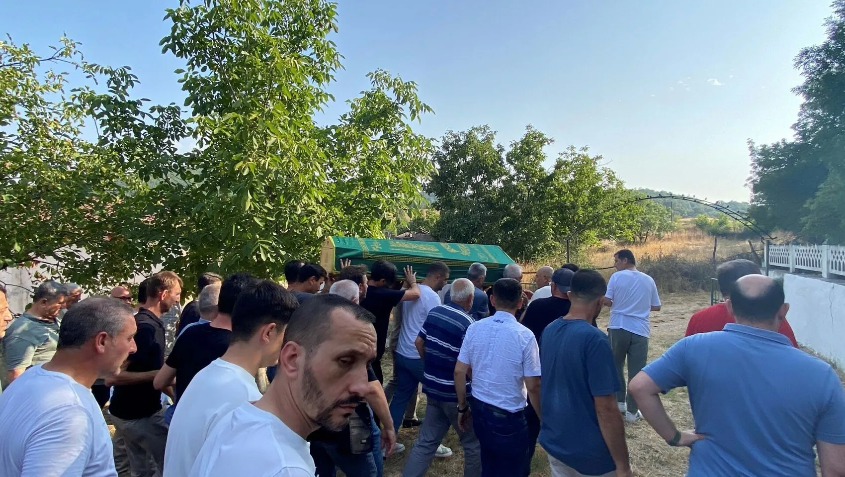 Esenyurt’ta şüpheli ölüm sonrası Emirhan Yıldız son yolculuğuna uğurlandı