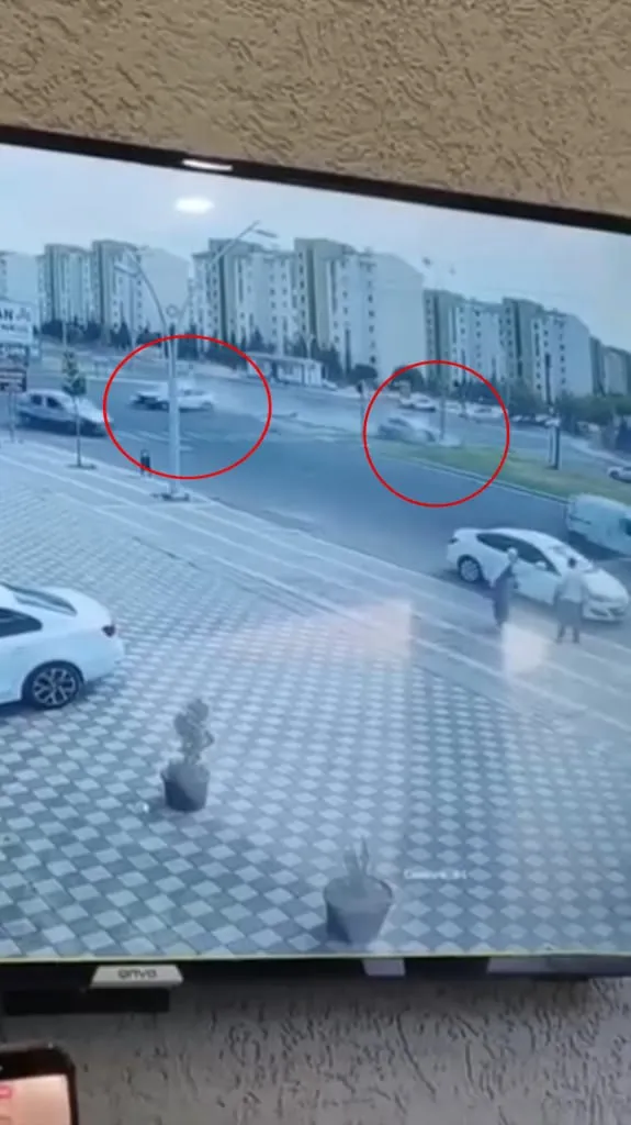 Diyarbakır'da otomobiller çarpıştı İki yaralı
