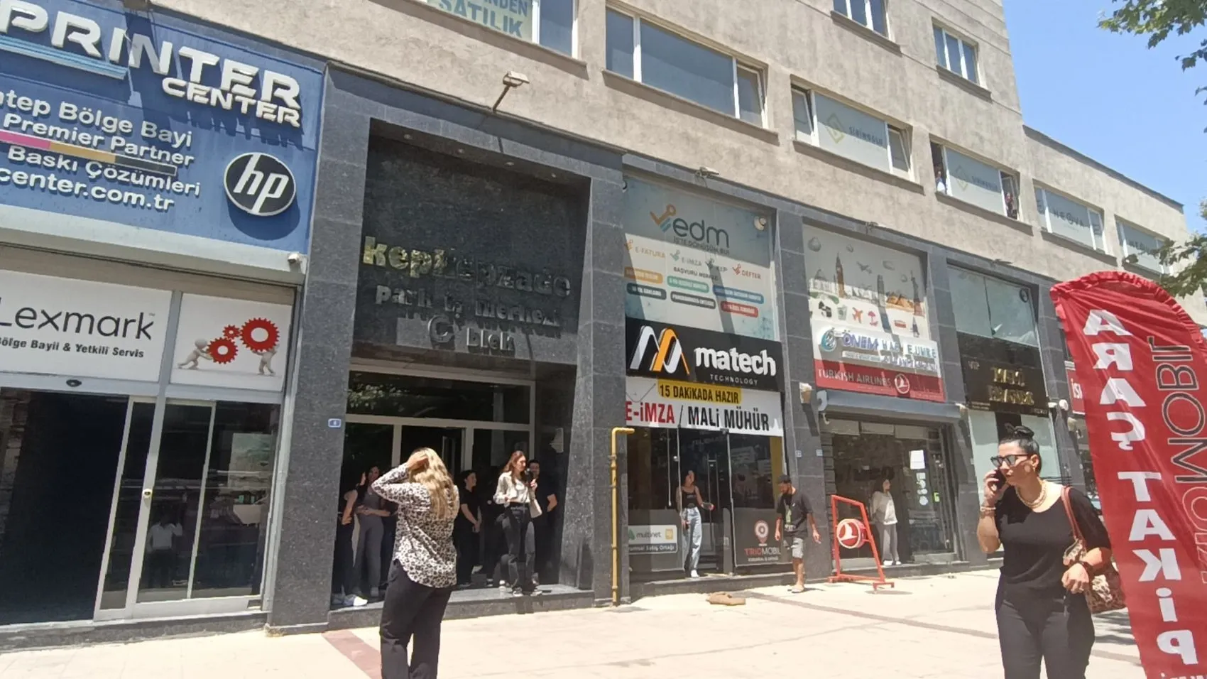 Gaziantep’teki iş merkezinde korkutan yangın