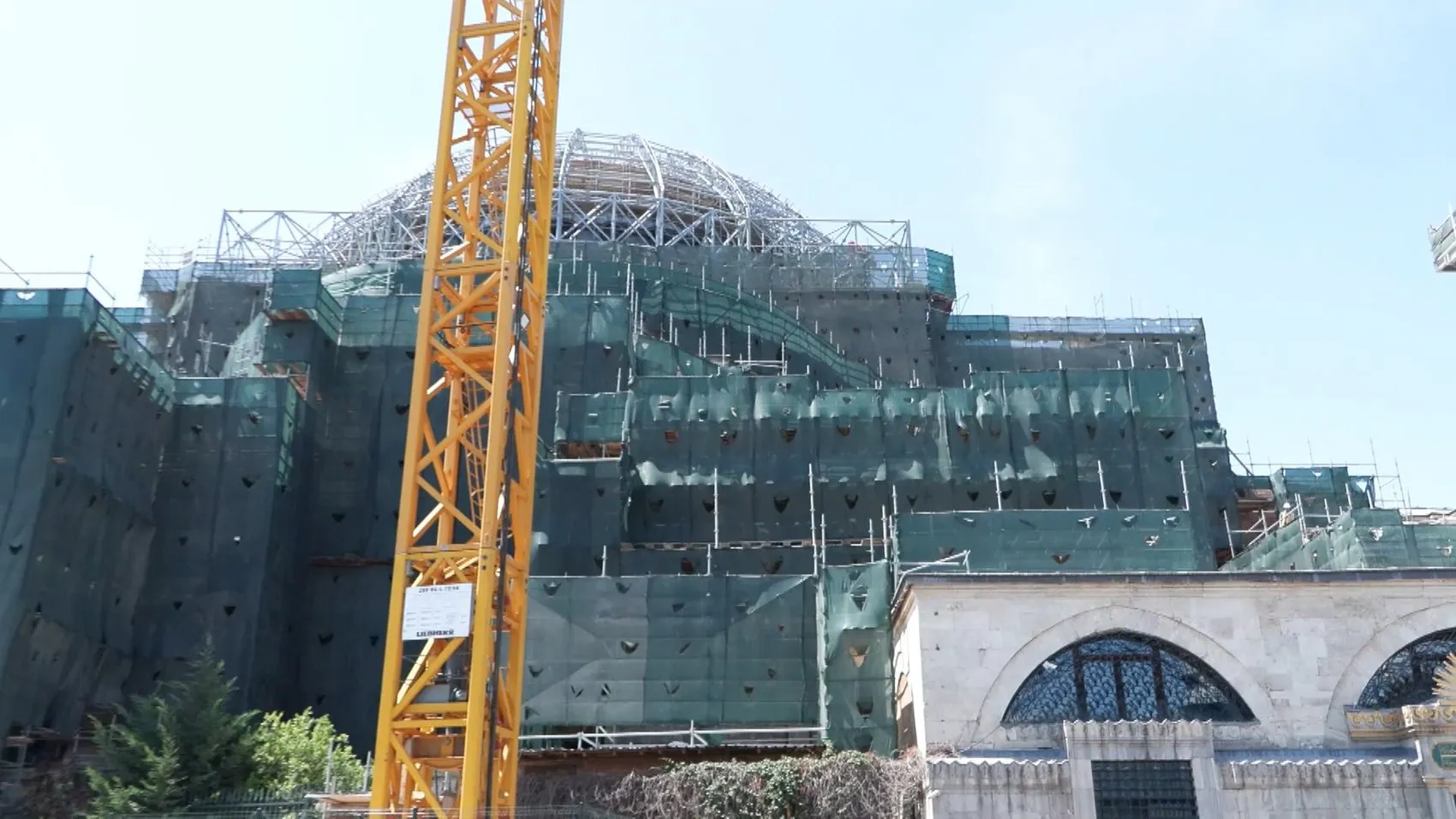 Ayasofya’da kubbenin üzerindeki kurşun kaplamalar kaldırılıyor