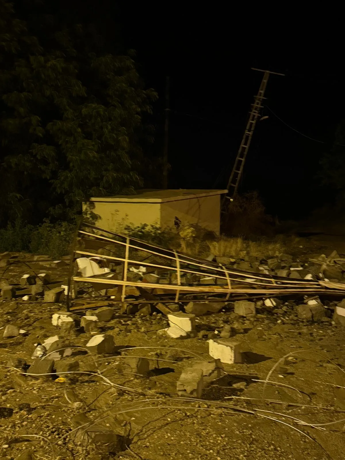 Kırıkkale Keskin’de şiddetli fırtına iki caminin minaresini yıktı