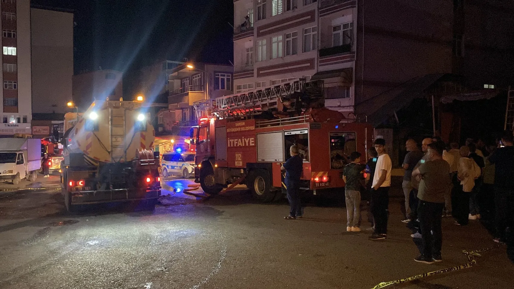 Tekkeköy’de boya deposunu alevler sardı