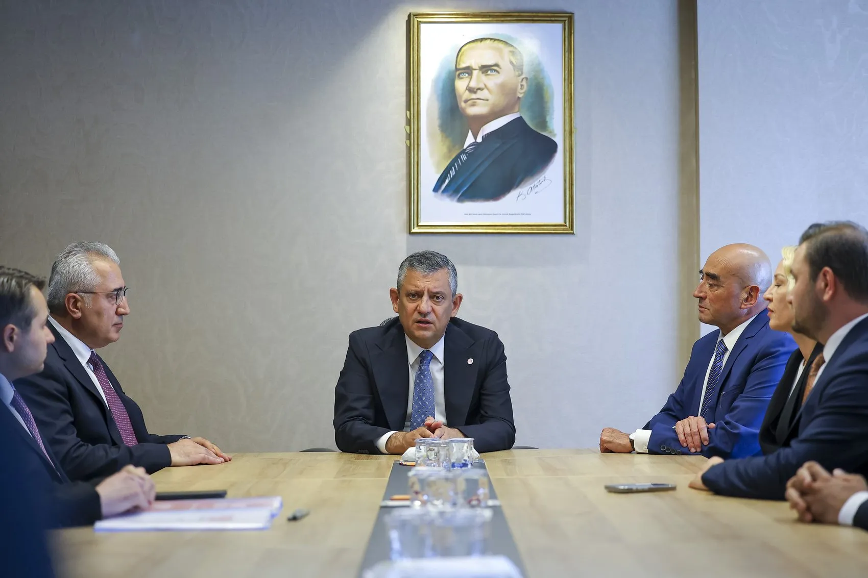 Özgür Özel yönetimindeki Yeni Parti disiplin mekanizmasını kurdu