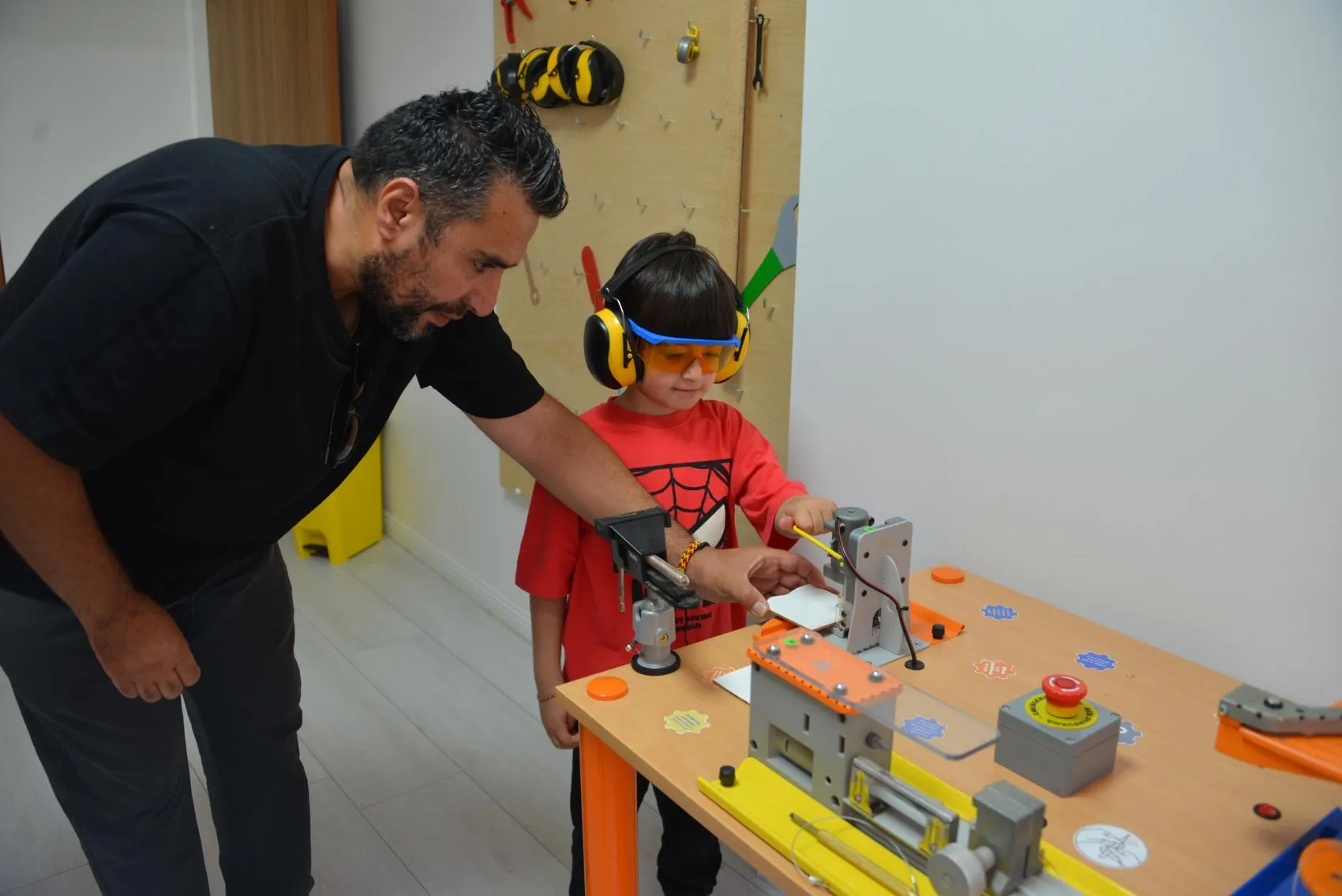 Erzurumdaki anaokulu çocukları dört duvar arasından çıkarıp ormana taşıdı