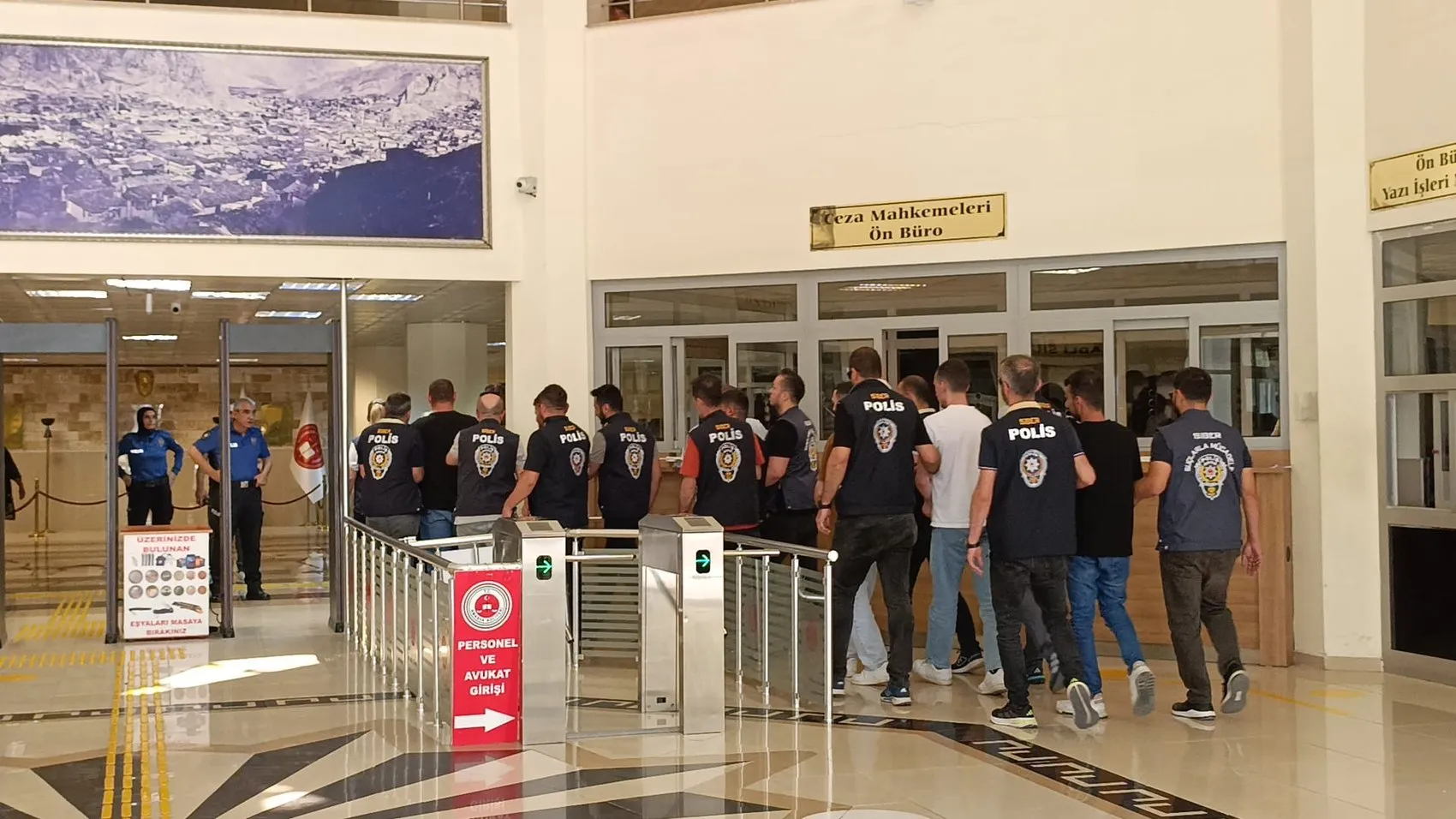 Siber çeteye 9 ilde büyük operasyon 14 kişi cezaevinde