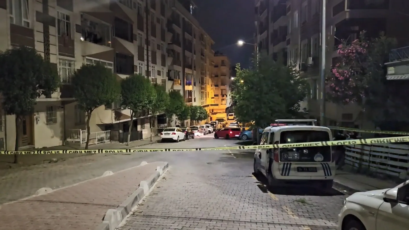 Bahçelievler'de inşaat paniği Apartman tahliye edildi