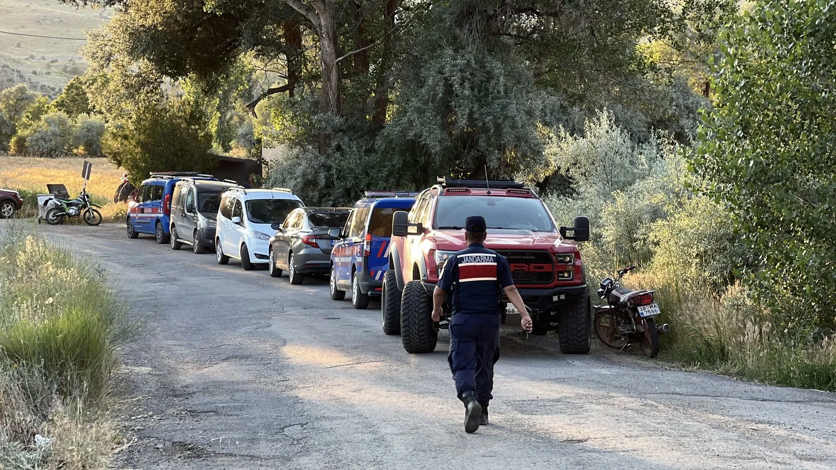 Kayseri'de Kızılırmak'ta boğulma tehlikesi geçiren oğlunu kurtaran baba kayboldu