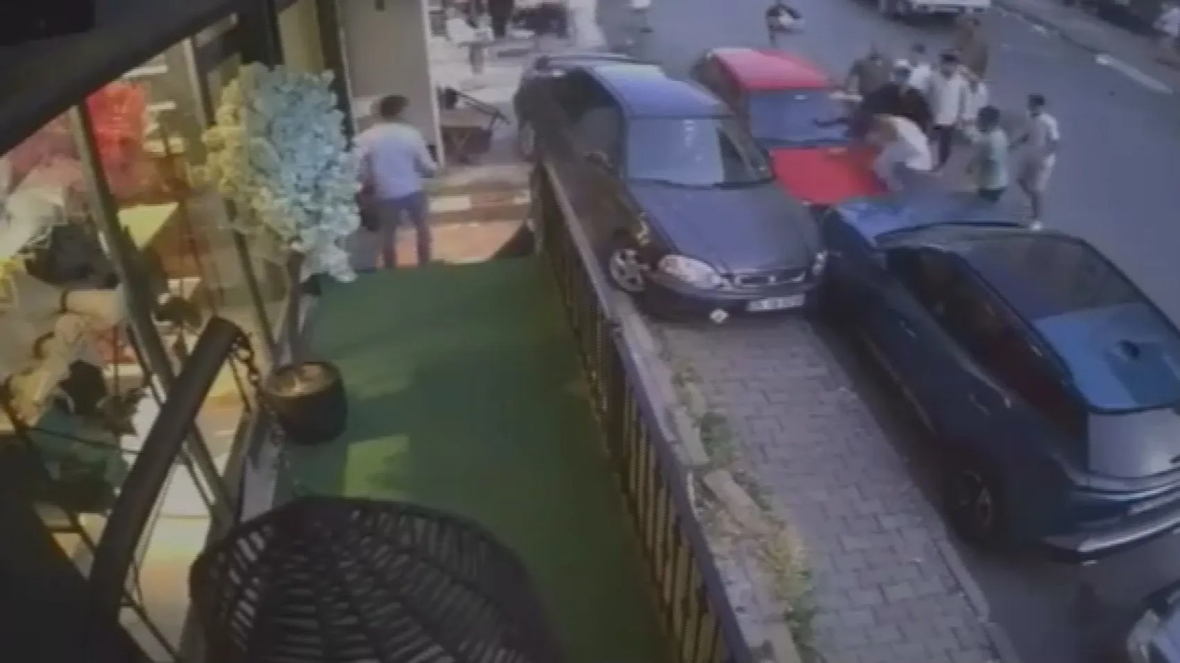 Sarıyer'de hatalı manevra faciaya davetiye çıkardı