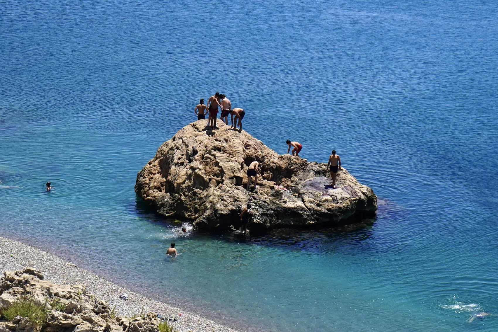 Antalya kavurucu sıcaklarla imtihan veriyor