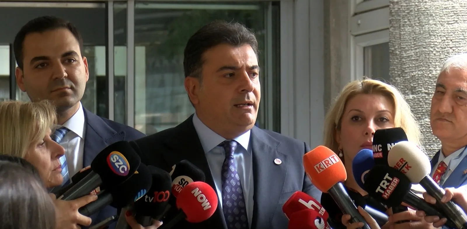 Özgür Özel'in Yeni Partisi A Takımını Kurdu