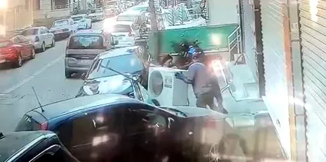 Avcılar’da çekçekli hırsızlık kamerada