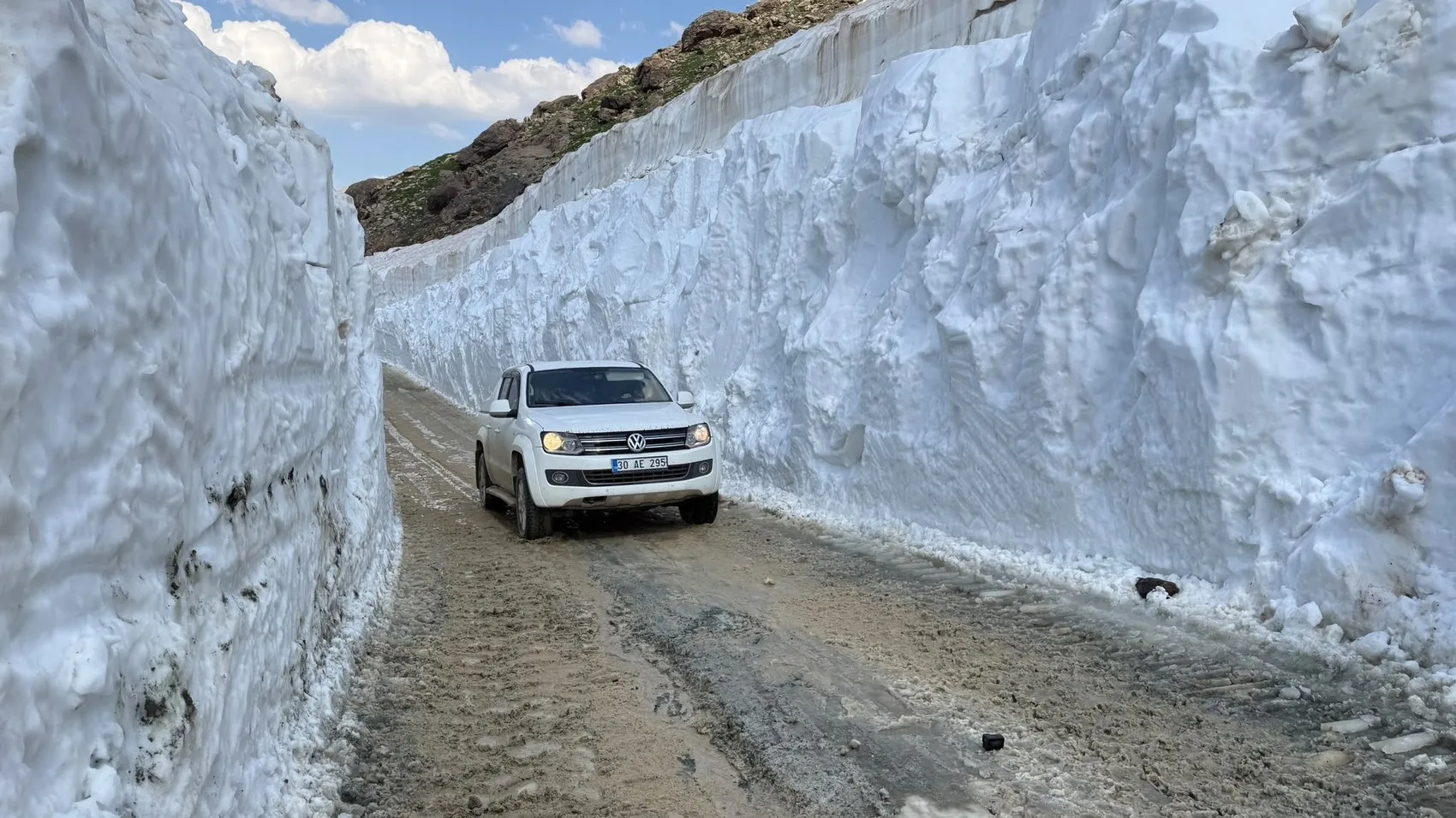 Temmuz sıcağında karla imtihan