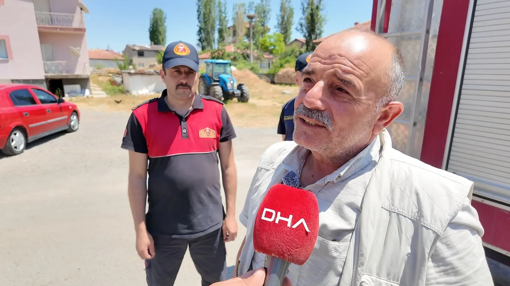 İp yumağına dönen yavru leyleği itfaiye kurtardı