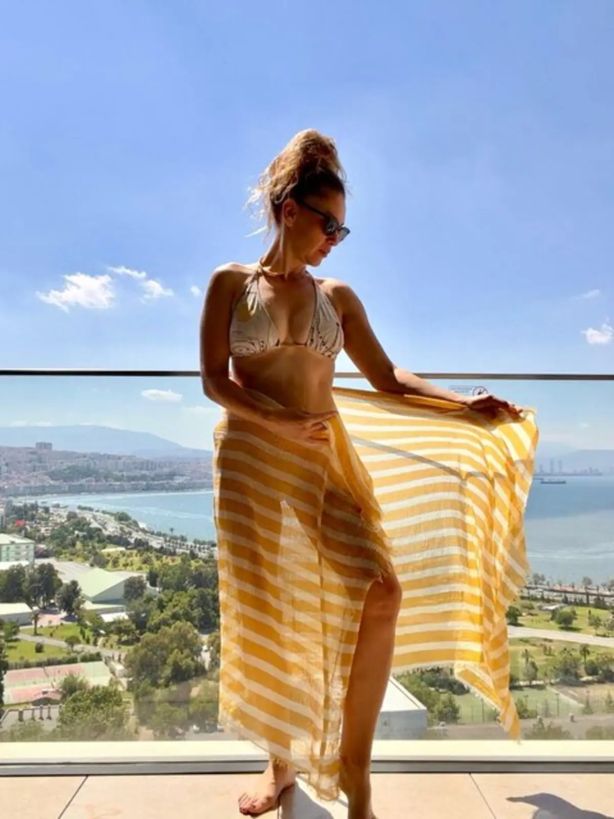 Kızılcık Şerbeti nin Kıvılcım ı Evrim Alasya bikinisini giyip fiziğini sergiledi! Beğeni yağdı 2