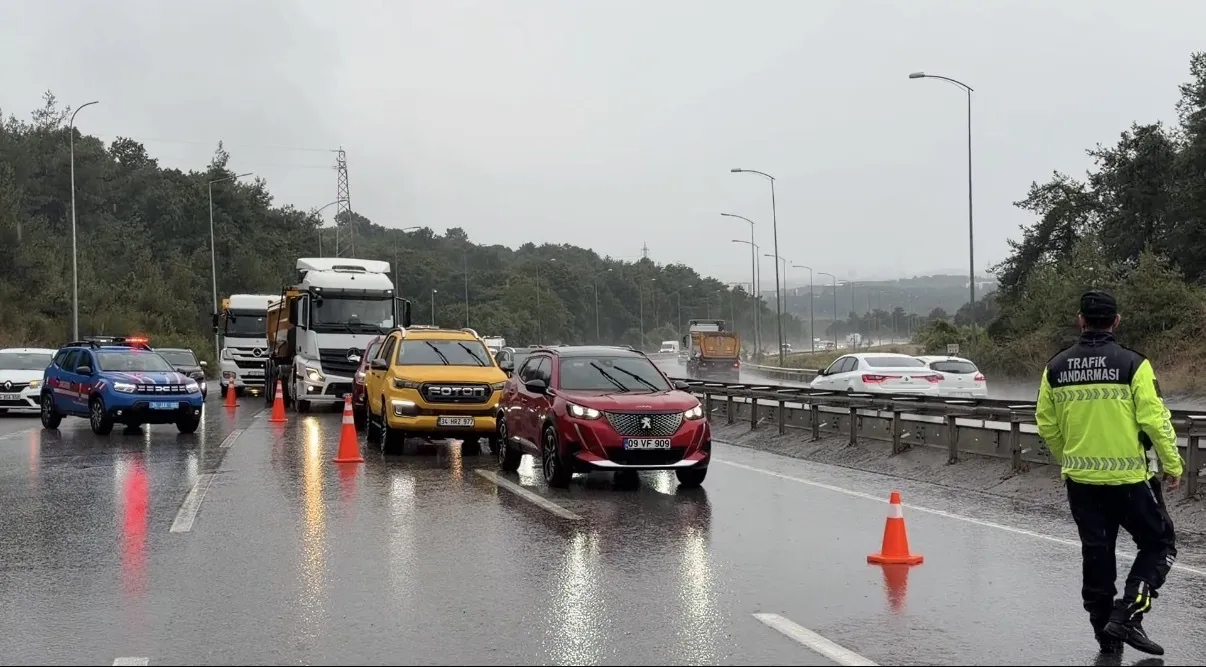 Çekmeköy’de görevdeki ambulans kaza yaptı