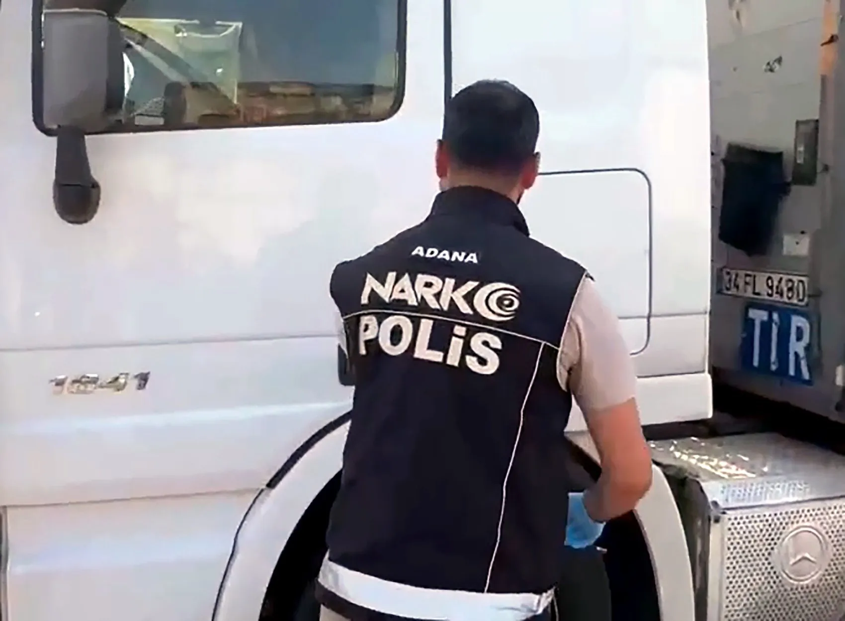 Adana yolunda narkotik operasyonu TIR’da uyuşturucu yakalandı