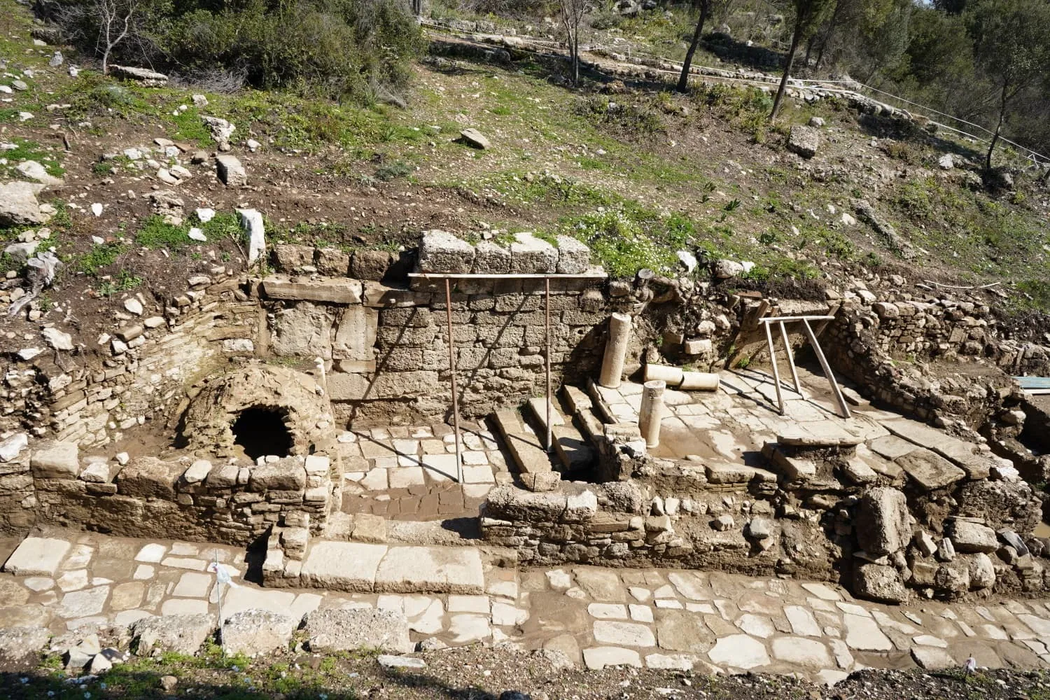 Aspendos'ta iki bin yıllık ticaret yolu ve dükkanlar bulundu