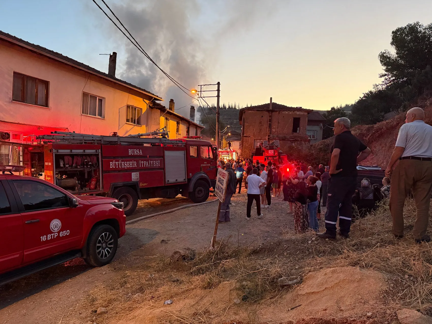 Bursa'da gece yarısı çıkan yangın bir genci hayattan kopardı