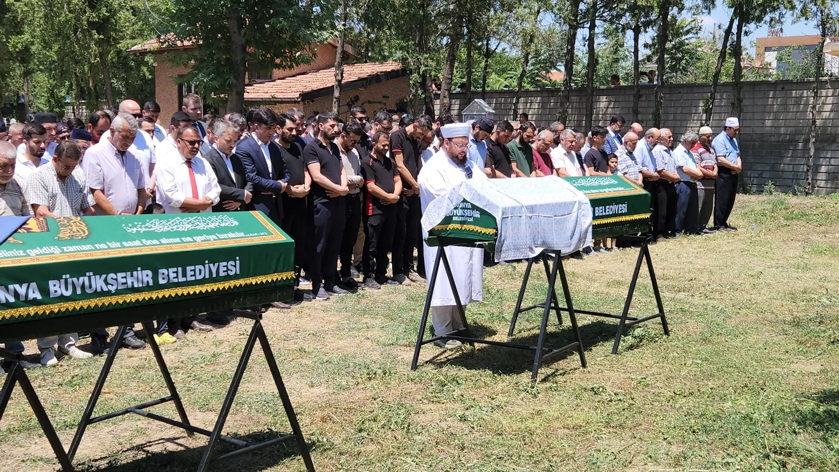 Konya’da kaldırımda yürüyen anne ve kızını taksi hayattan kopardı