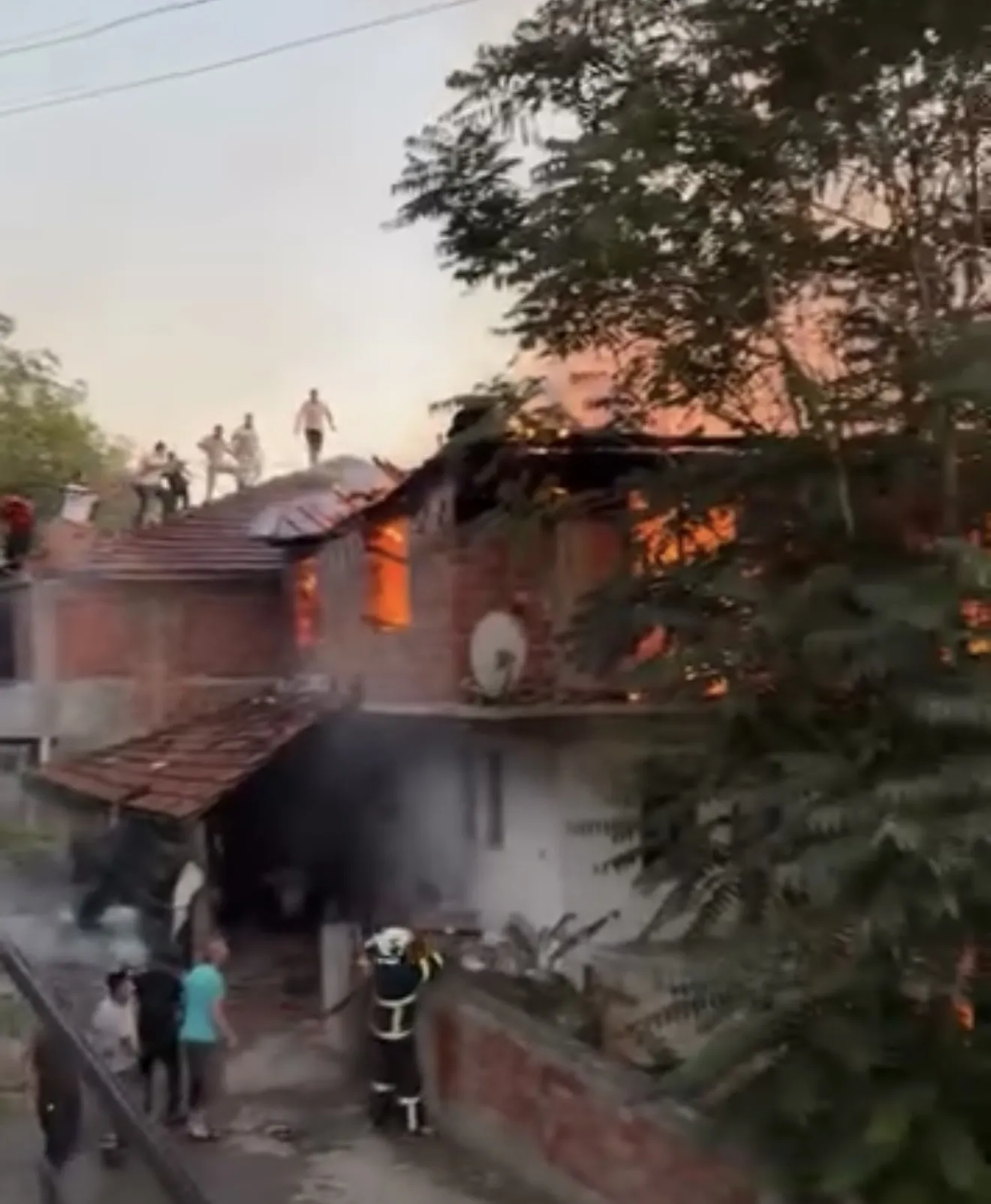 Bartın’da bir ev alevlere teslim oldu