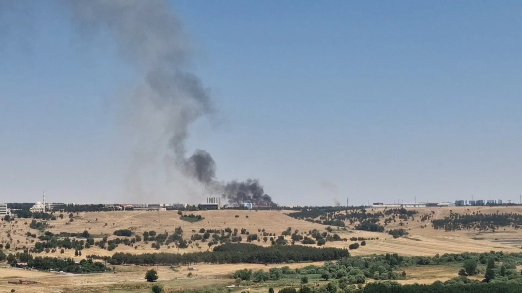 Diyarbakır'da petrol sahasına ramak kala söndürülen yangın